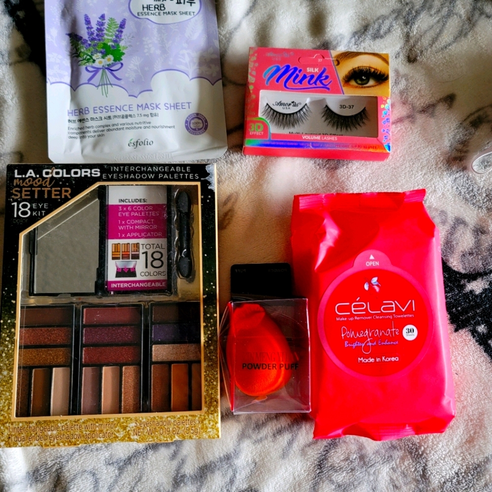 Womens small makeup lot